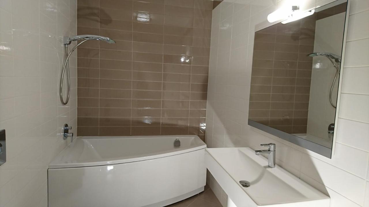 Quiet And Spacious Apartment With Garage Option Краков Экстерьер фото