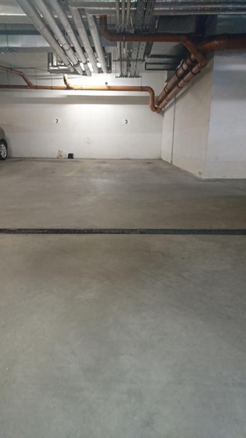 Quiet And Spacious Apartment With Garage Option Краков Экстерьер фото